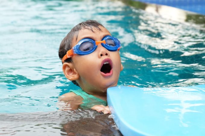 Uczenie dziecka pływać