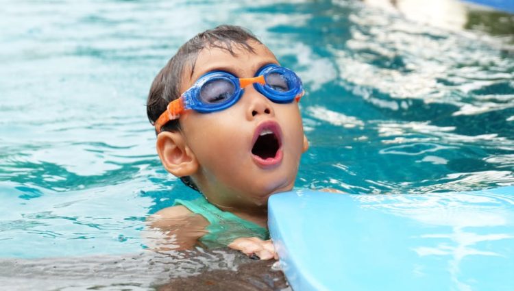 Uczenie dziecka pływać